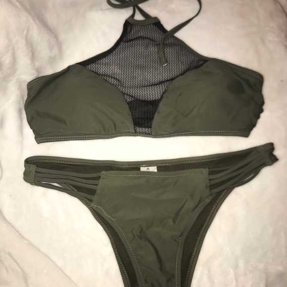 Bikini - Picture 1 of 2